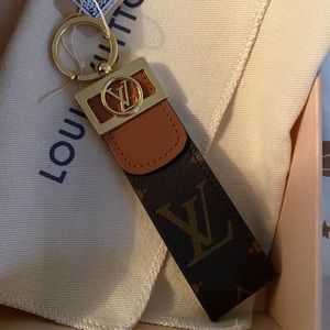 Authentic Louis Vuitton PTE. Cles. Dragonne Dauphinois key chain.